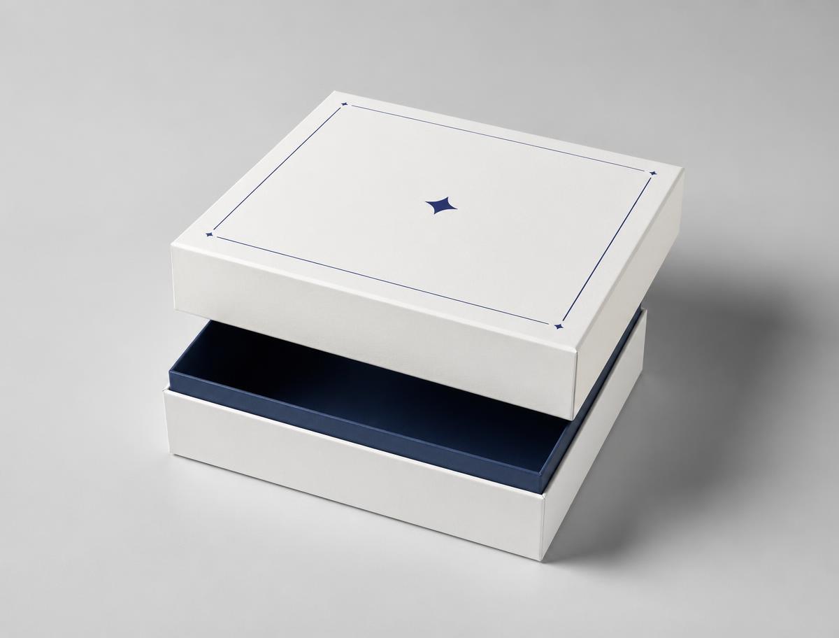 Rigid lid-and-base presentation box printed by Khunrut Printing